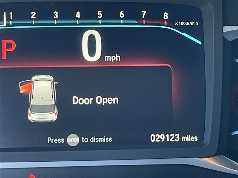 Honda Pilot Touring w/Rear Captains Chairs 2022