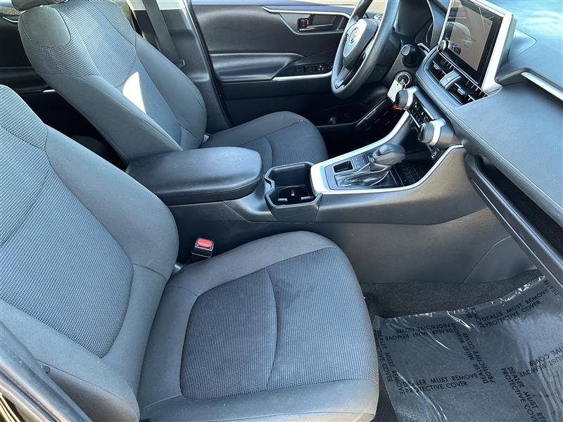 Toyota RAV4 LE AWD 2024