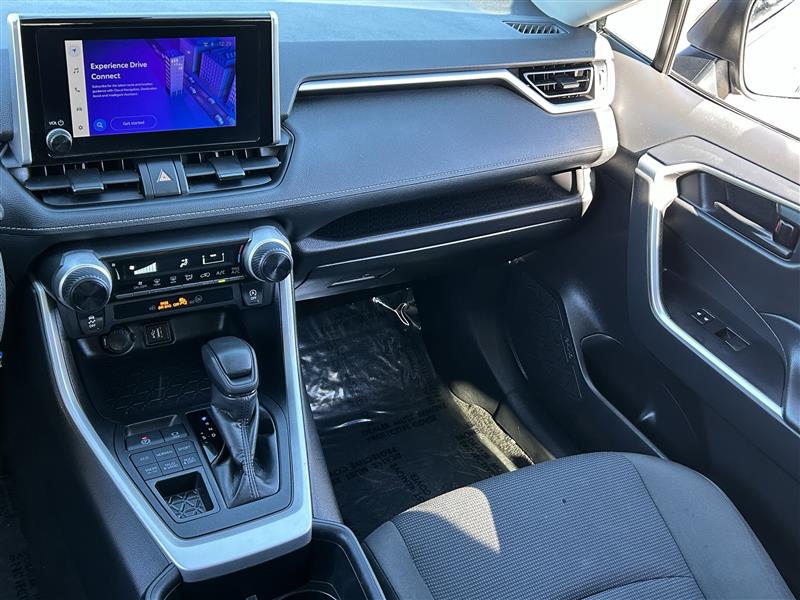 Toyota RAV4 LE AWD 2024