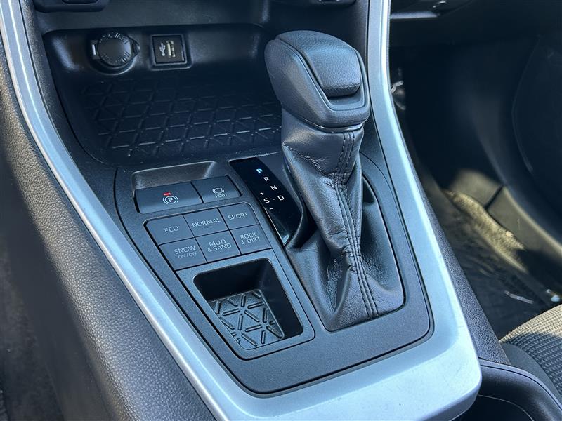 Toyota RAV4 LE AWD 2024