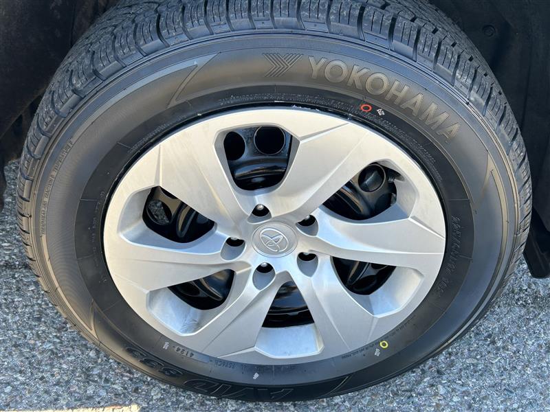 Toyota RAV4 LE AWD 2024