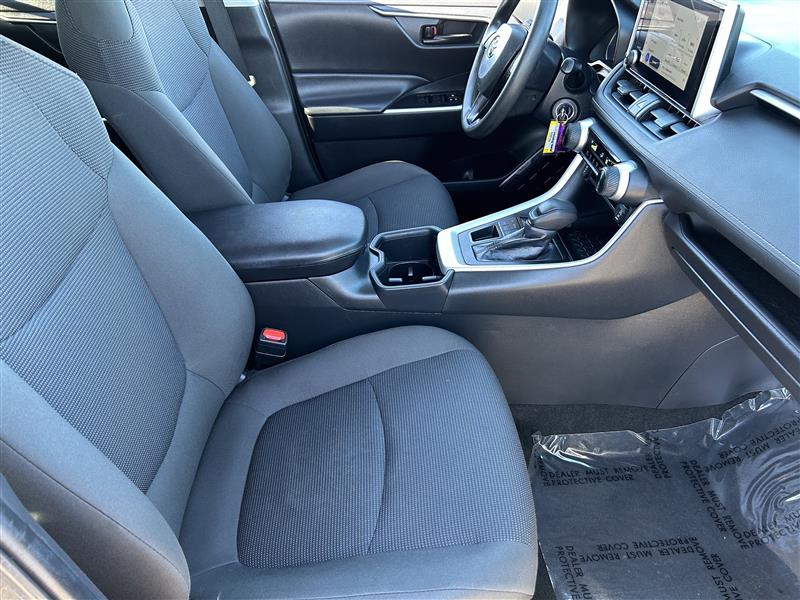 Toyota RAV4 LE AWD 2024