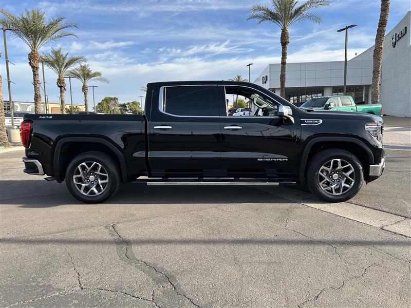 GMC Sierra 1500 SLT Crew Cab 4WD 2025
