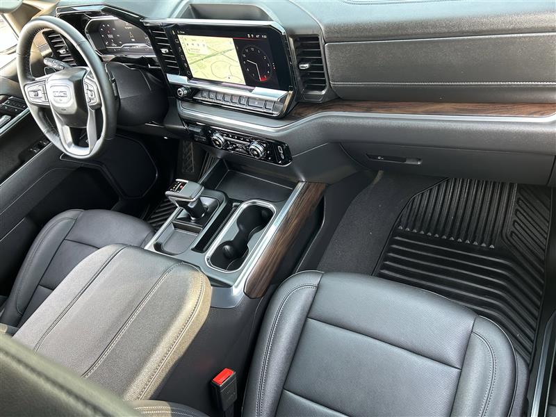 GMC Sierra 1500 SLT Crew Cab 4WD 2025