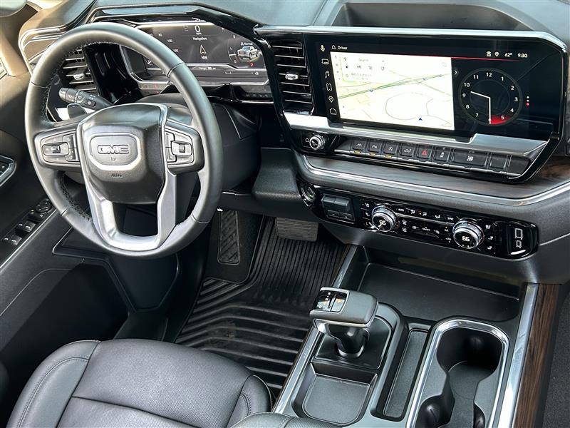 GMC Sierra 1500 SLT Crew Cab 4WD 2025