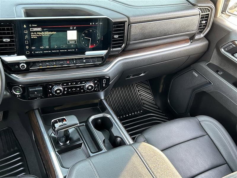 GMC Sierra 1500 SLT Crew Cab 4WD 2025