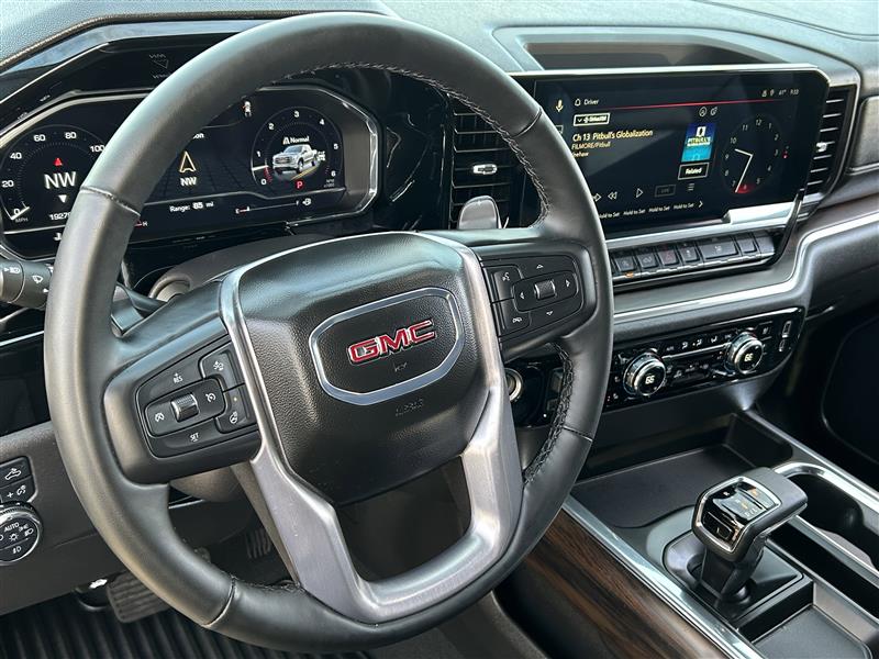 GMC Sierra 1500 SLT Crew Cab 4WD 2025