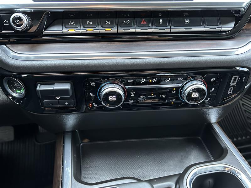 GMC Sierra 1500 SLT Crew Cab 4WD 2025