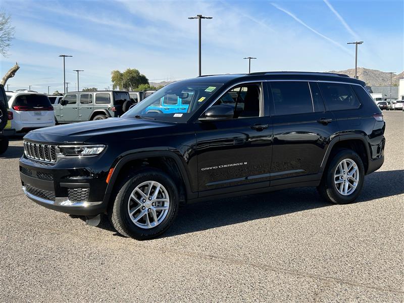 Jeep Grand Cherokee L Laredo 4WD 2023