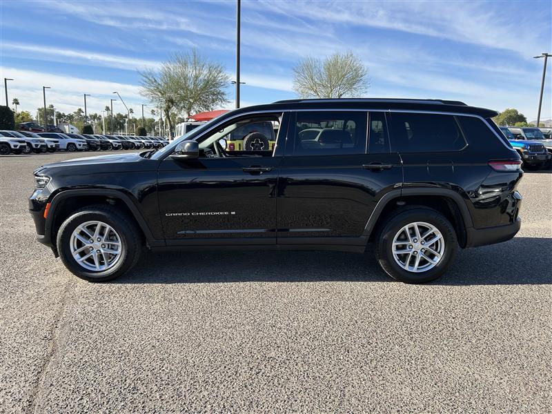 Jeep Grand Cherokee L Laredo 4WD 2023