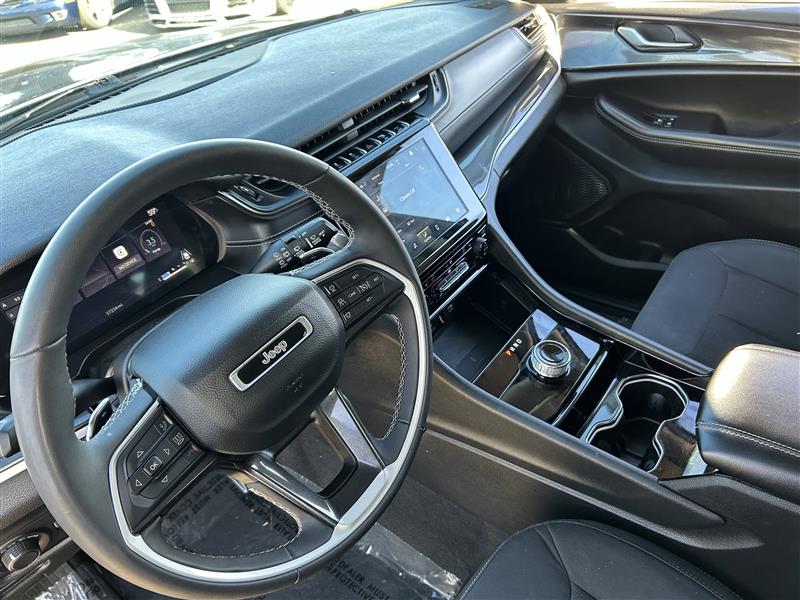 Jeep Grand Cherokee L Laredo 4WD 2023