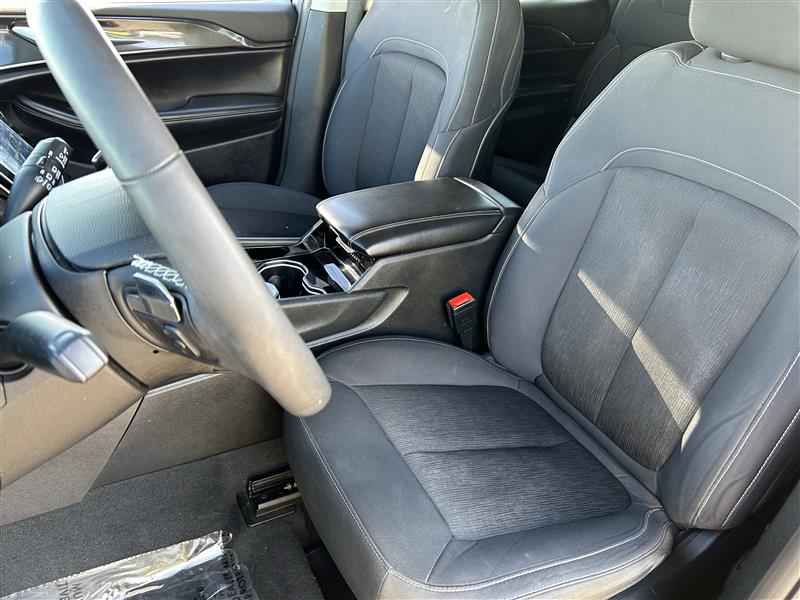 Jeep Grand Cherokee L Laredo 4WD 2023