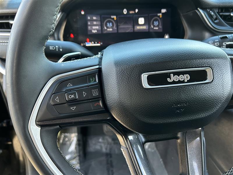 Jeep Grand Cherokee L Laredo 4WD 2023