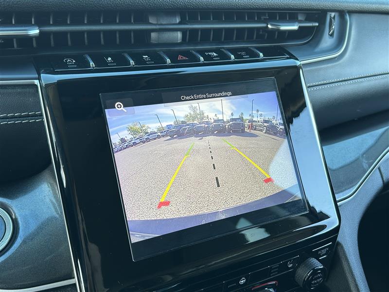 Jeep Grand Cherokee L Laredo 4WD 2023