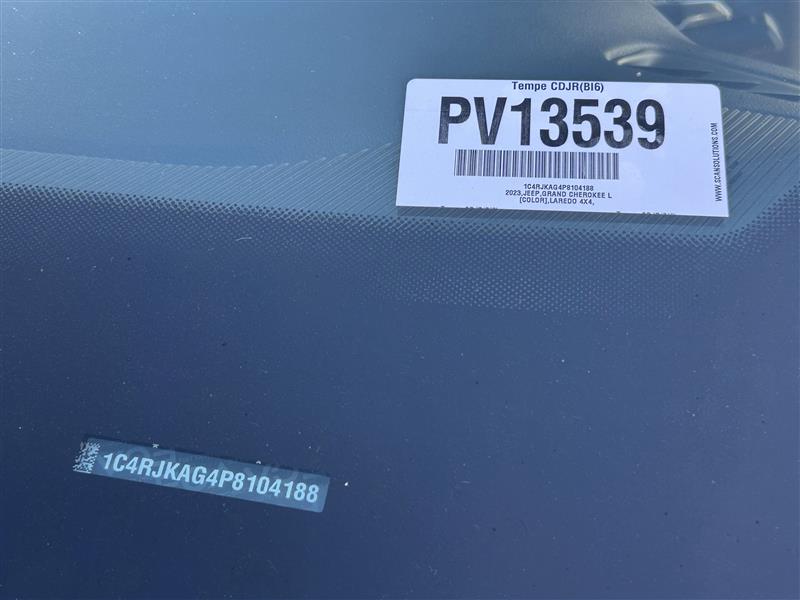 Jeep Grand Cherokee L Laredo 4WD 2023