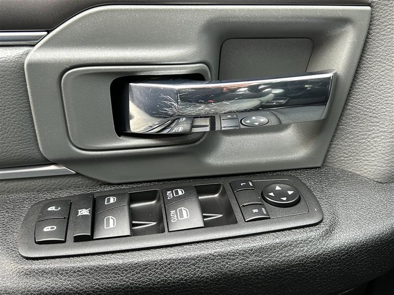 RAM 1500 Classic Tradesman Crew Cab SWB 2WD 2022