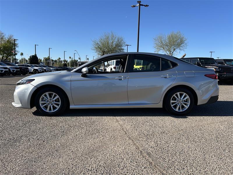 Toyota Camry Hybrid XLE 2025