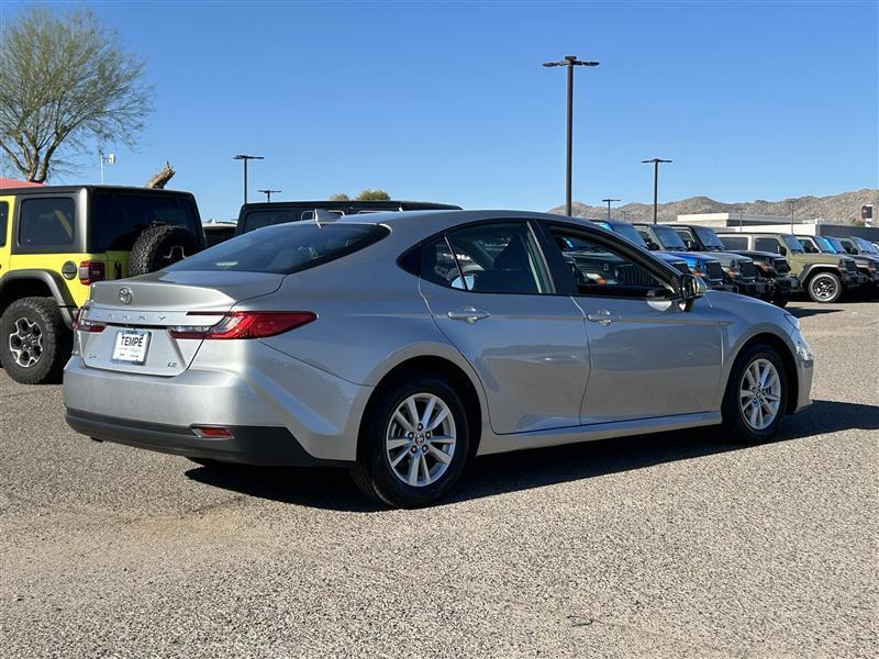 Toyota Camry Hybrid XLE 2025