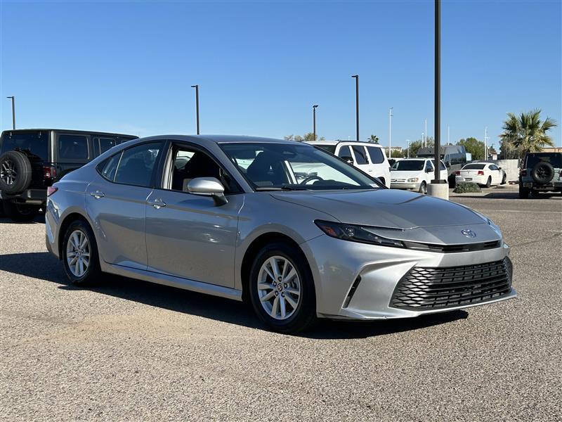 Toyota Camry Hybrid XLE 2025