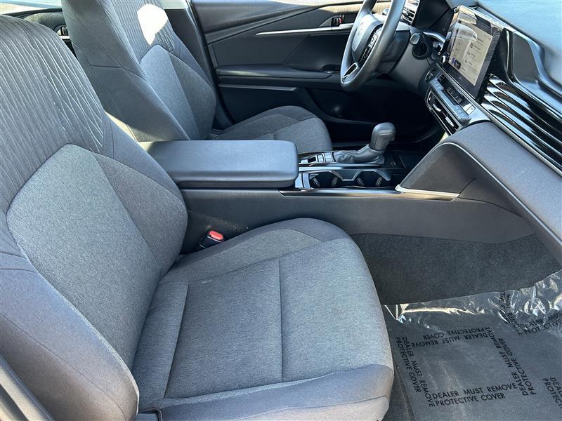 Toyota Camry Hybrid XLE 2025