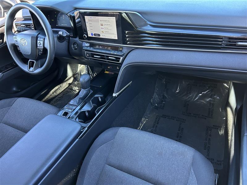 Toyota Camry Hybrid XLE 2025