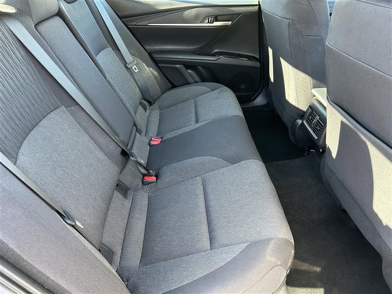 Toyota Camry Hybrid XLE 2025