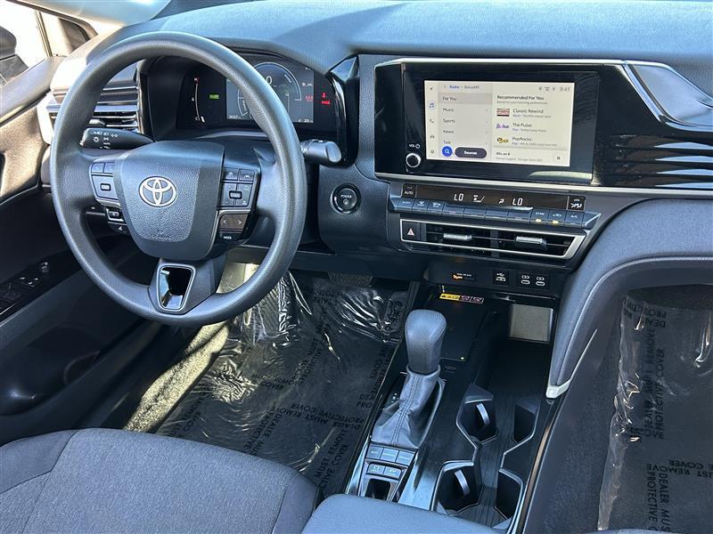 Toyota Camry Hybrid XLE 2025