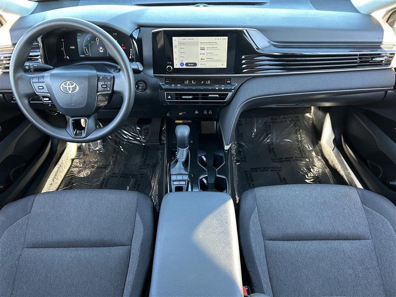 Toyota Camry Hybrid XLE 2025