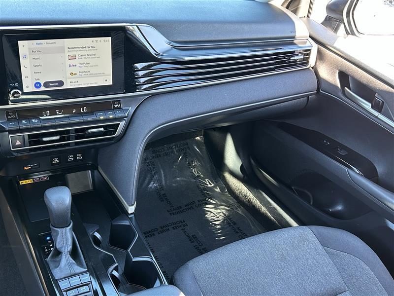 Toyota Camry Hybrid XLE 2025