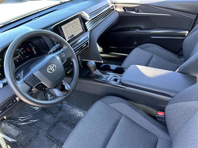 Toyota Camry Hybrid XLE 2025