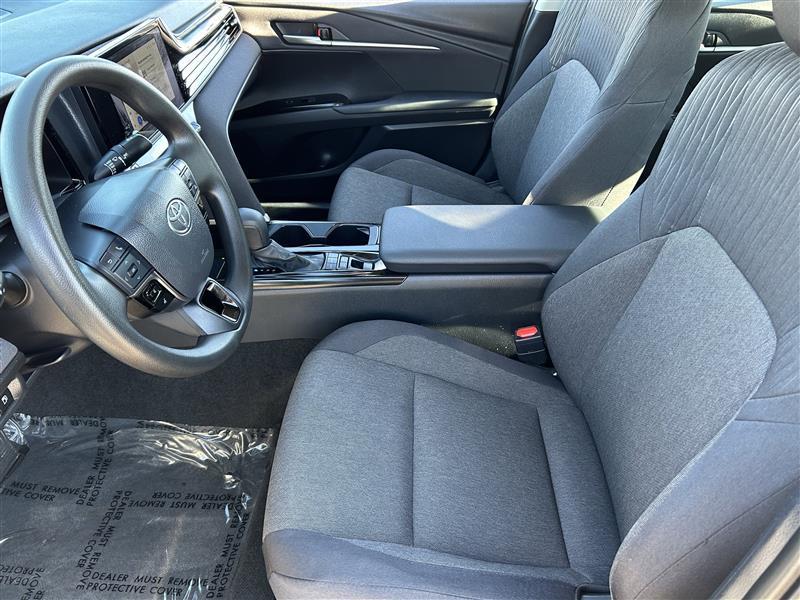 Toyota Camry Hybrid XLE 2025