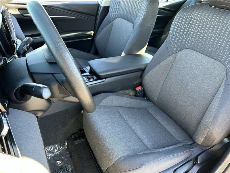 Toyota Camry Hybrid XLE 2025