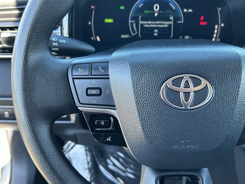 Toyota Camry Hybrid XLE 2025