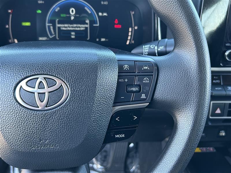 Toyota Camry Hybrid XLE 2025