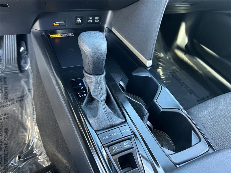 Toyota Camry Hybrid XLE 2025