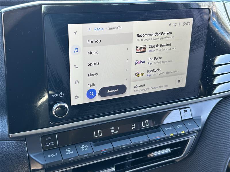 Toyota Camry Hybrid XLE 2025