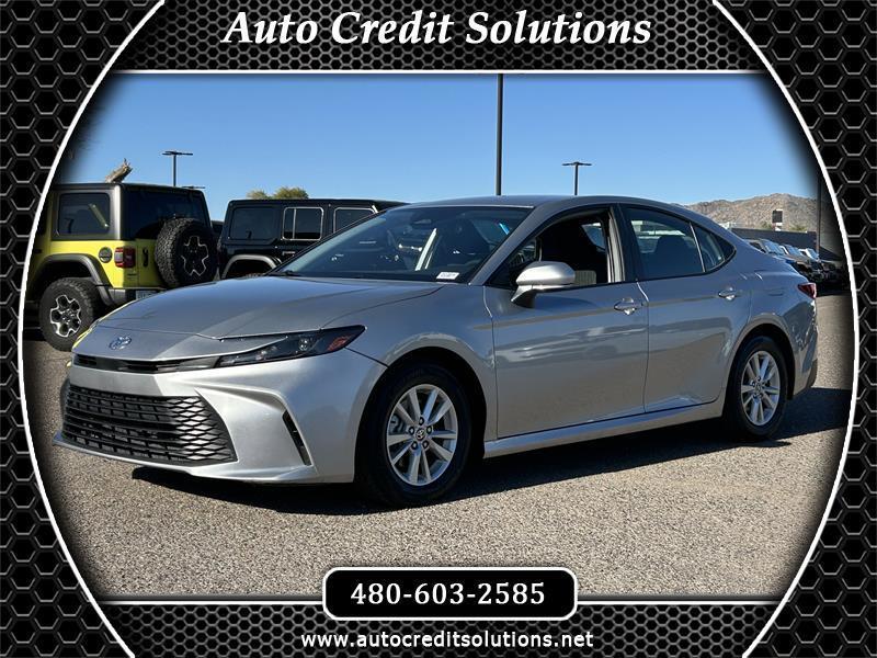 Toyota Camry Hybrid XLE 2025