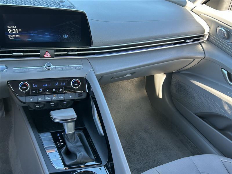 Hyundai Elantra SEL Convenience 2025