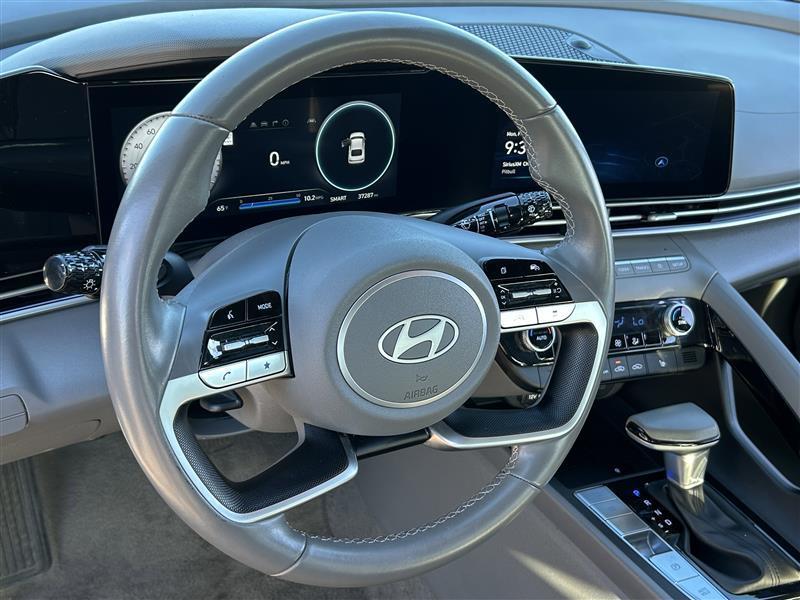 Hyundai Elantra SEL Convenience 2025