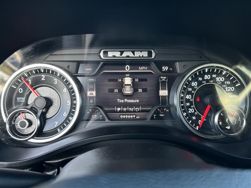 RAM 1500 Laramie Crew Cab SWB 2WD 2022