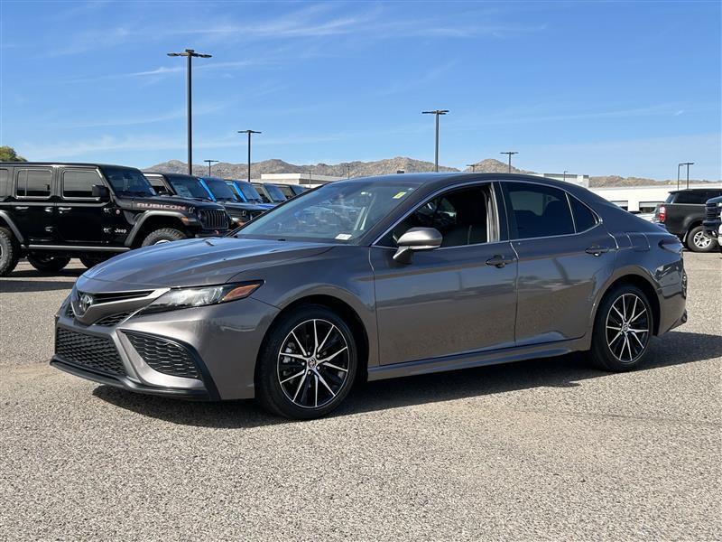 Toyota Camry SE 2024