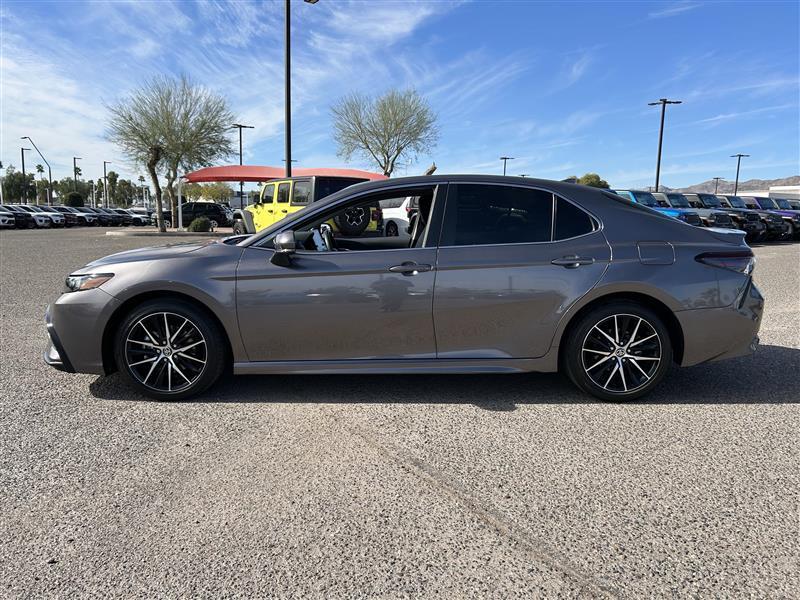 Toyota Camry SE 2024