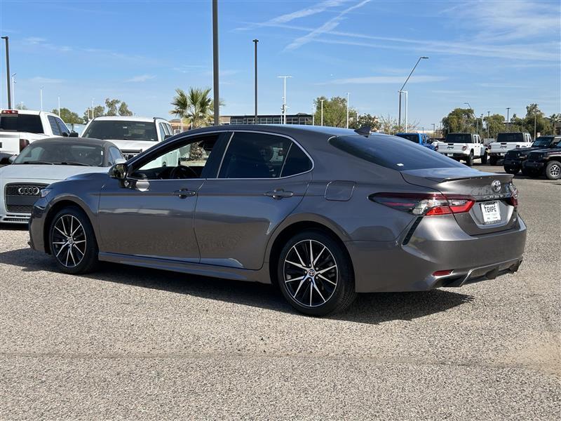 Toyota Camry SE 2024