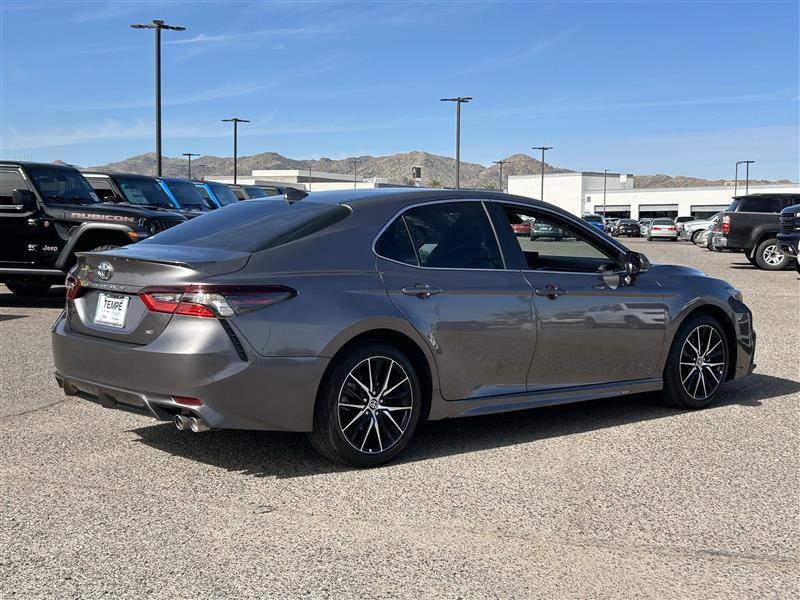 Toyota Camry SE 2024