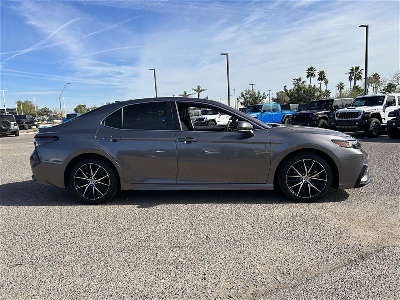 Toyota Camry SE 2024