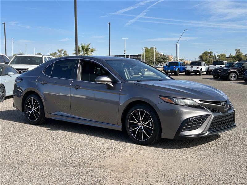 Toyota Camry SE 2024