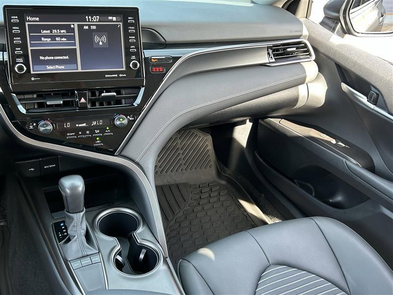 Toyota Camry SE 2024