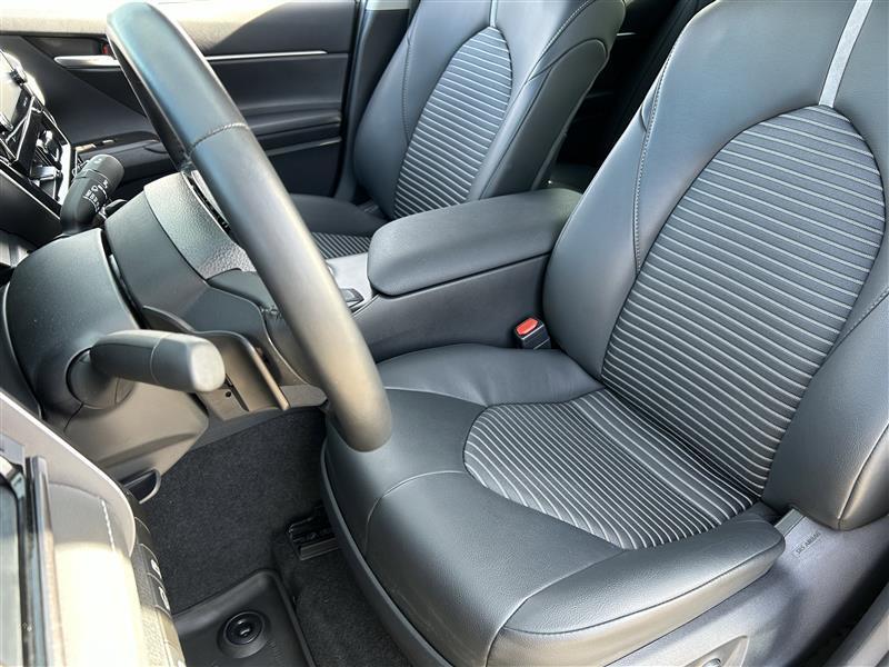 Toyota Camry SE 2024