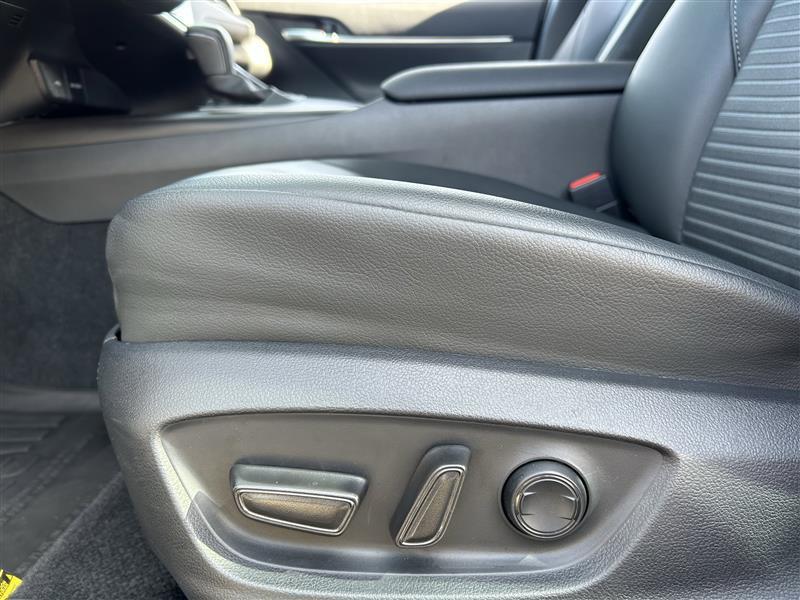 Toyota Camry SE 2024