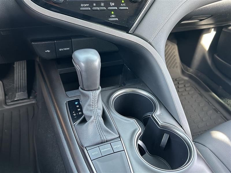 Toyota Camry SE 2024